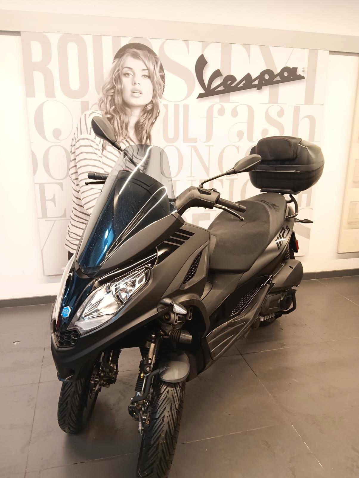 Piaggio MP3 300 hpe DEEP BLACK E5 ABS ASR