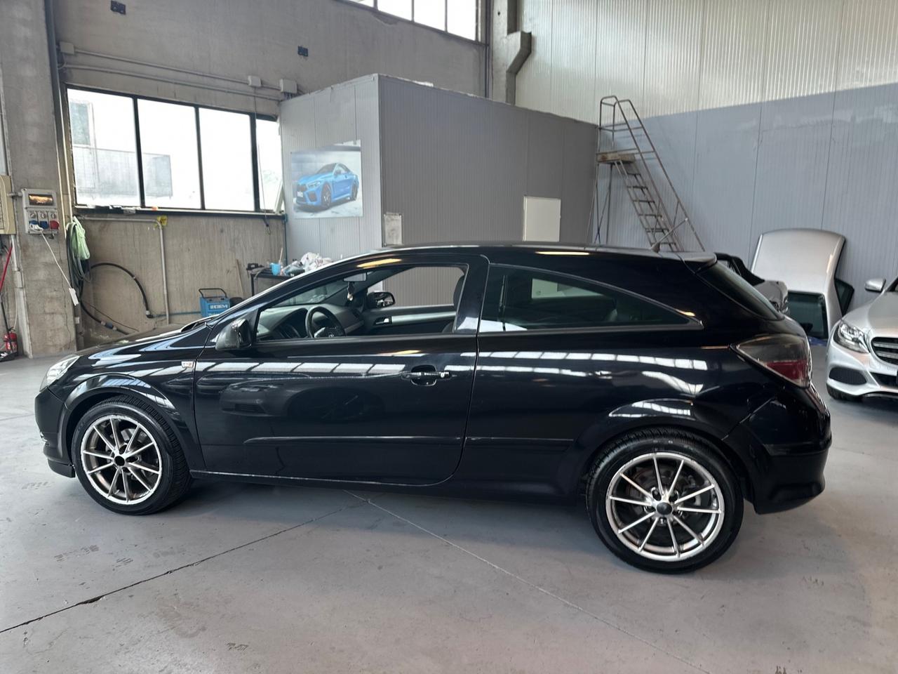 Opel Astra GTC 1.7 CDTI 101CV 3 porte Cosmo