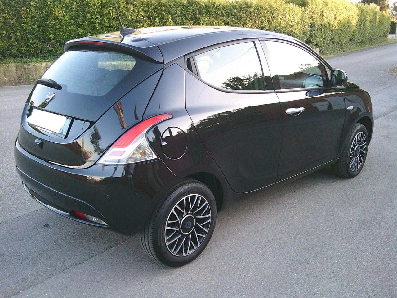 Lancia Ypsilon 1.0 FireFly 5 porte S&S Hybrid Gold Plus