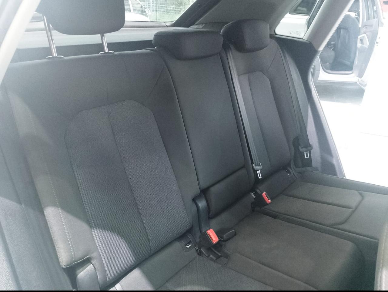 Audi Q3 35 TDI S tronic Business