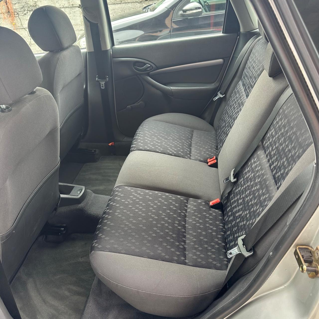 Ford Focus 1.6i 16V cat 5p. Ghia