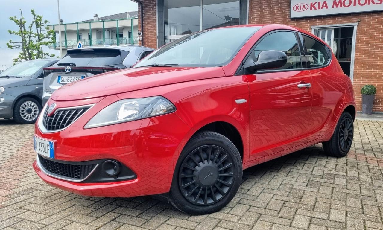 Lancia Ypsilon 1.0 FireFly 5 porte S&S Hybrid Ecochic Silver