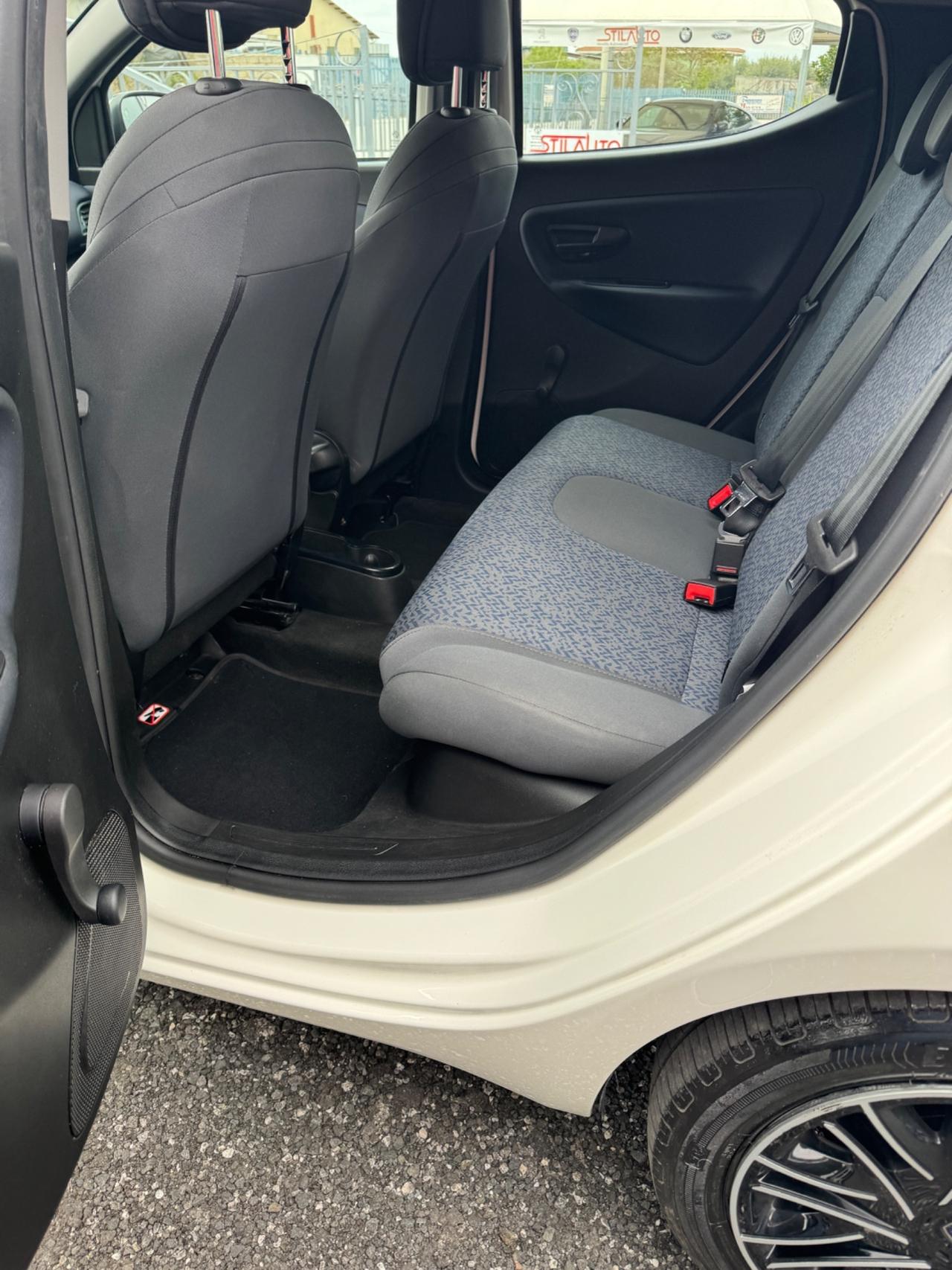 Lancia Ypsilon 1.0 FireFly 5 porte S&S Hybrid Gold Plus