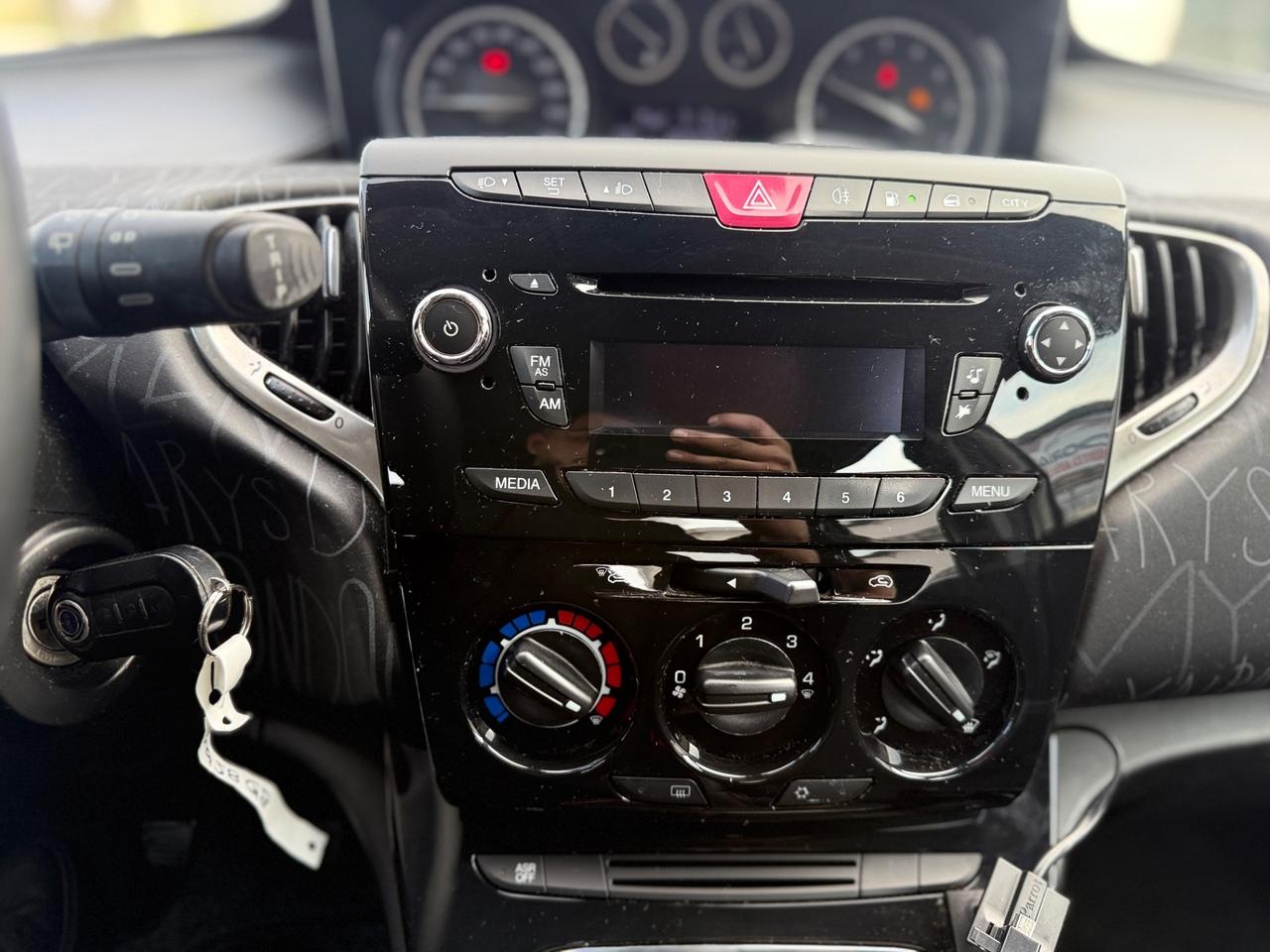 Lancia Ypsilon 0.9 TwinAir 85 CV 5 porte Metano Ecochic Gold