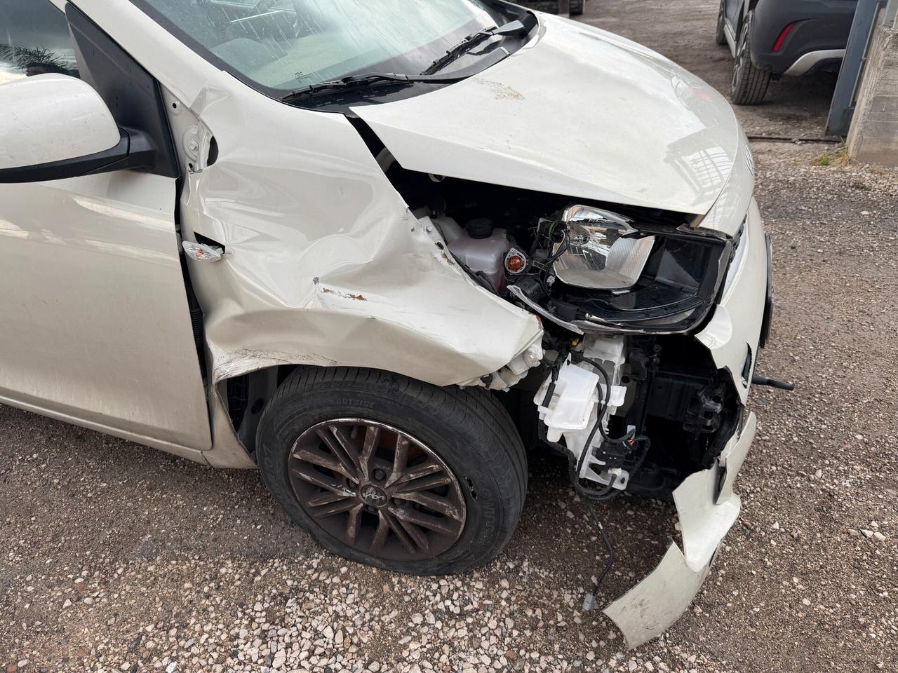 KIA PICANTO 2023 1.0 BENZINA 67 CV *SINISTRATA