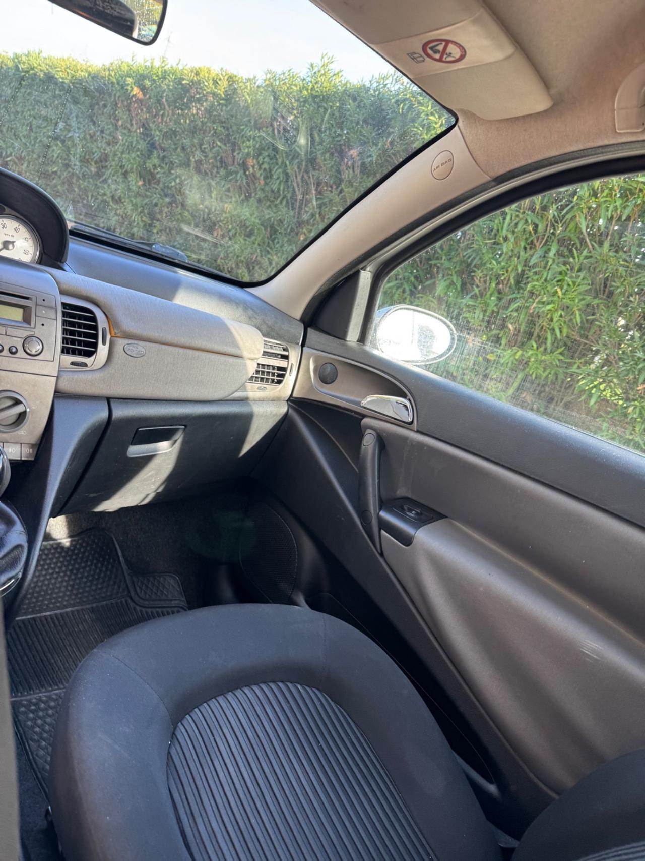 Lancia Ypsilon 1.3 MJT 75 CV Argento