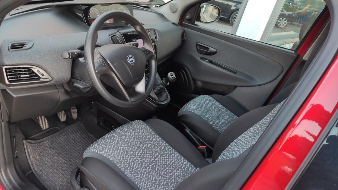 Lancia Ypsilon 1.0 FireFly 5 porte S&S Hybrid Ecochic Silver