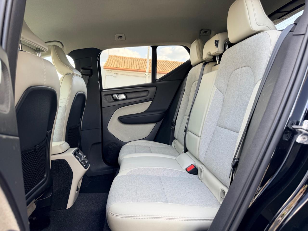 Volvo XC40 D3 AWD Geartronic Momentum in garanzia