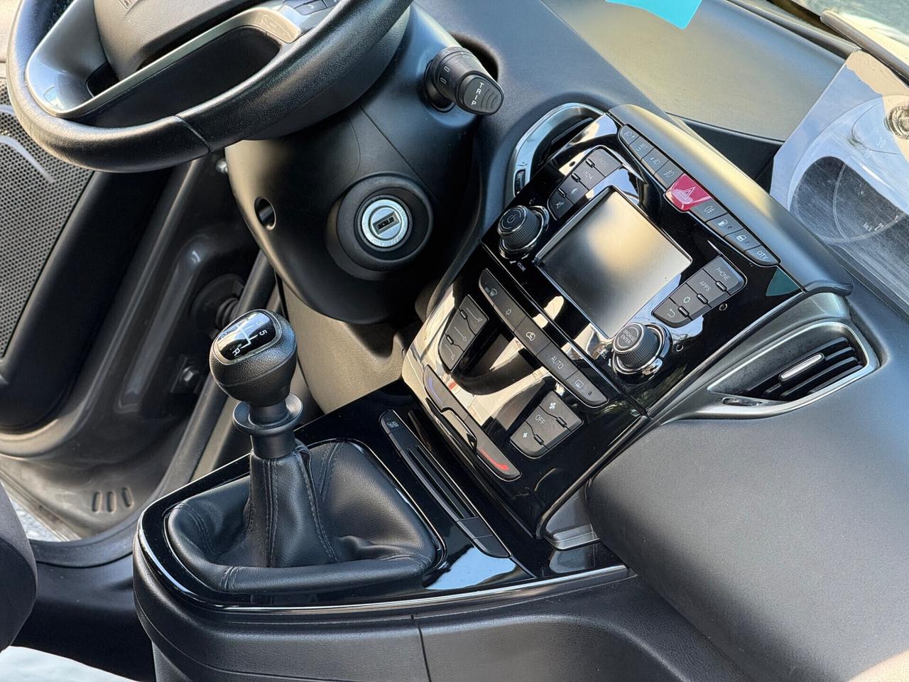 Lancia Ypsilon 1.2 69 CV-GPL-PERMUTABILE