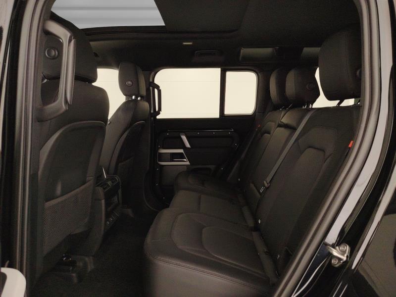 Land Rover Defender 110 3.0 I6 MHEV X-Dynamic SE AWD Auto