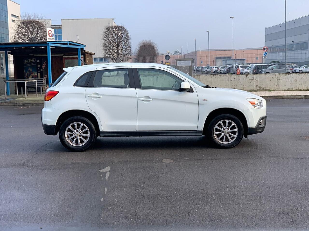 Mitsubishi Outlander 2.2 DI-D TC-SST Intense DPF