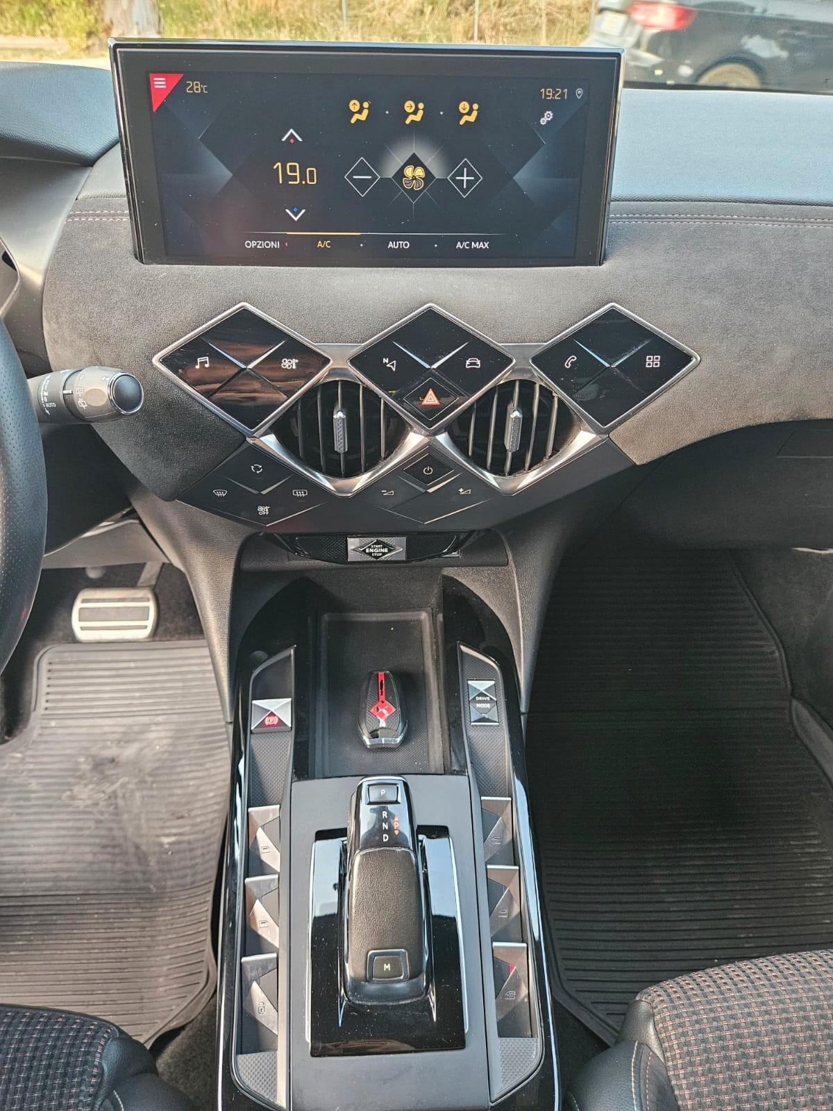 DS3 CROSSBACK PREFORMANCE Line 1.2 BENZ 155cv 114KW