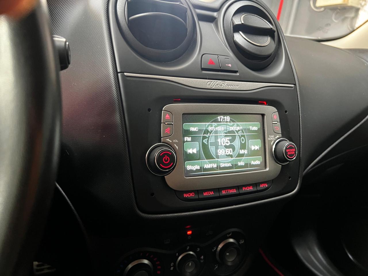 Alfa Romeo MiTo 2017 1.4 Distinctive 78cv E6