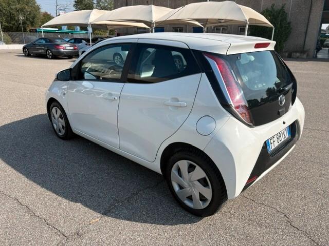Toyota Aygo 1.0 VVT-i 69 CV 5 porte x-play
