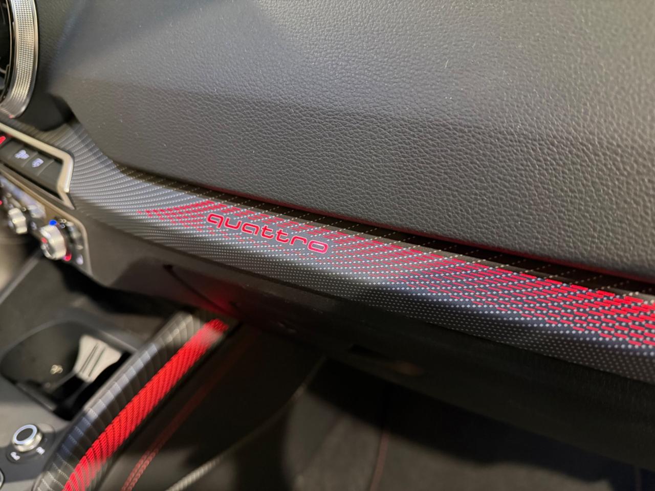 Audi Q2 SQ2 TFSI quattro S tronic sport attitude