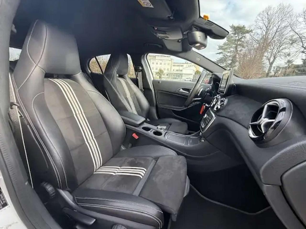 Mercedes-Benz GLA 220 GLA 220 d Premium edition1 4matic auto \\ 1 prop
