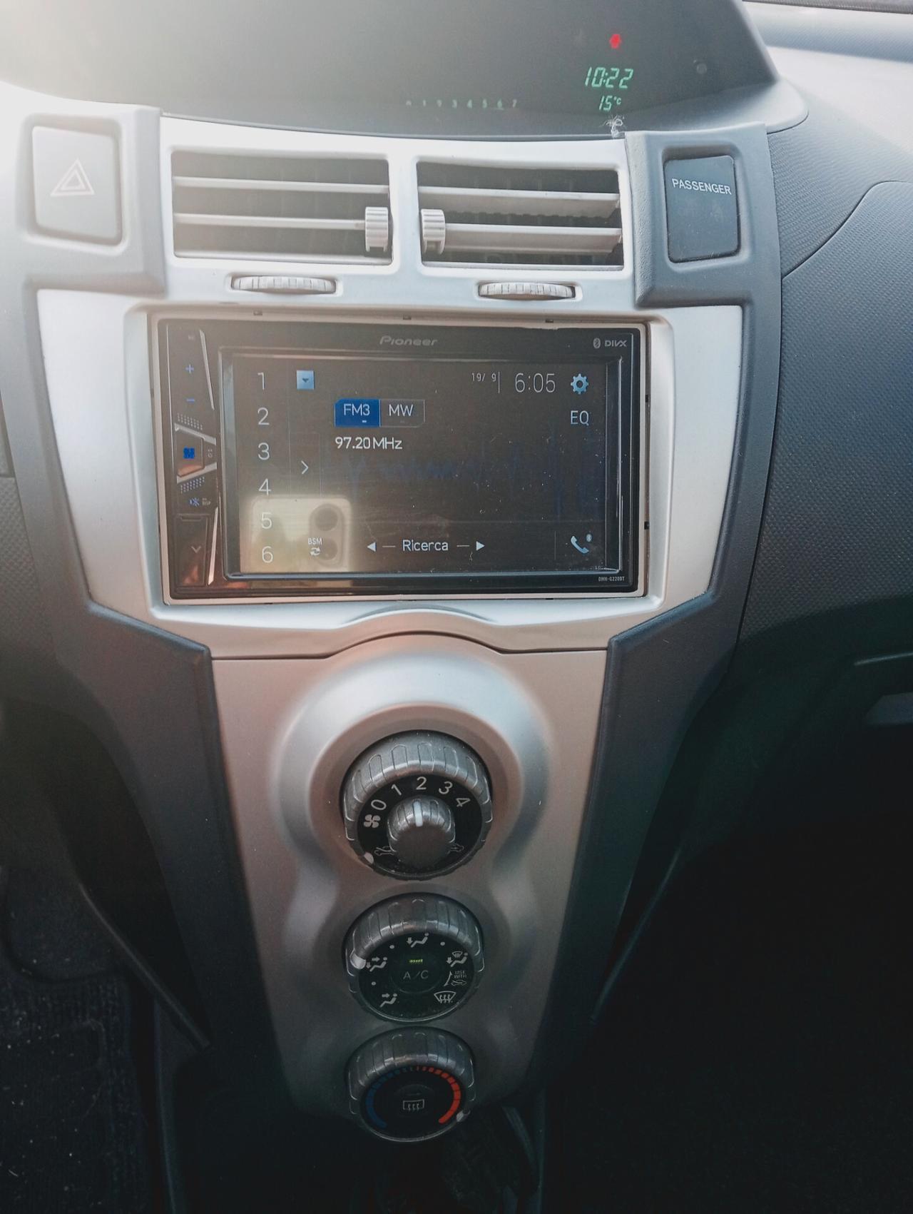 Toyota Yaris 1.0 5 porte Sol