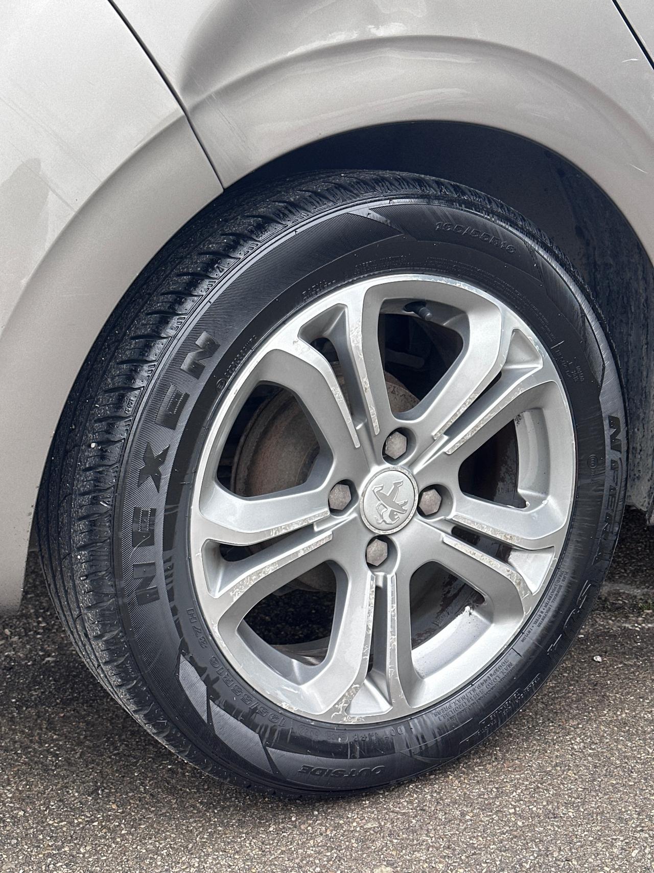 Peugeot 208 1.2 VTi 82 CV 5porte Allure Gpl