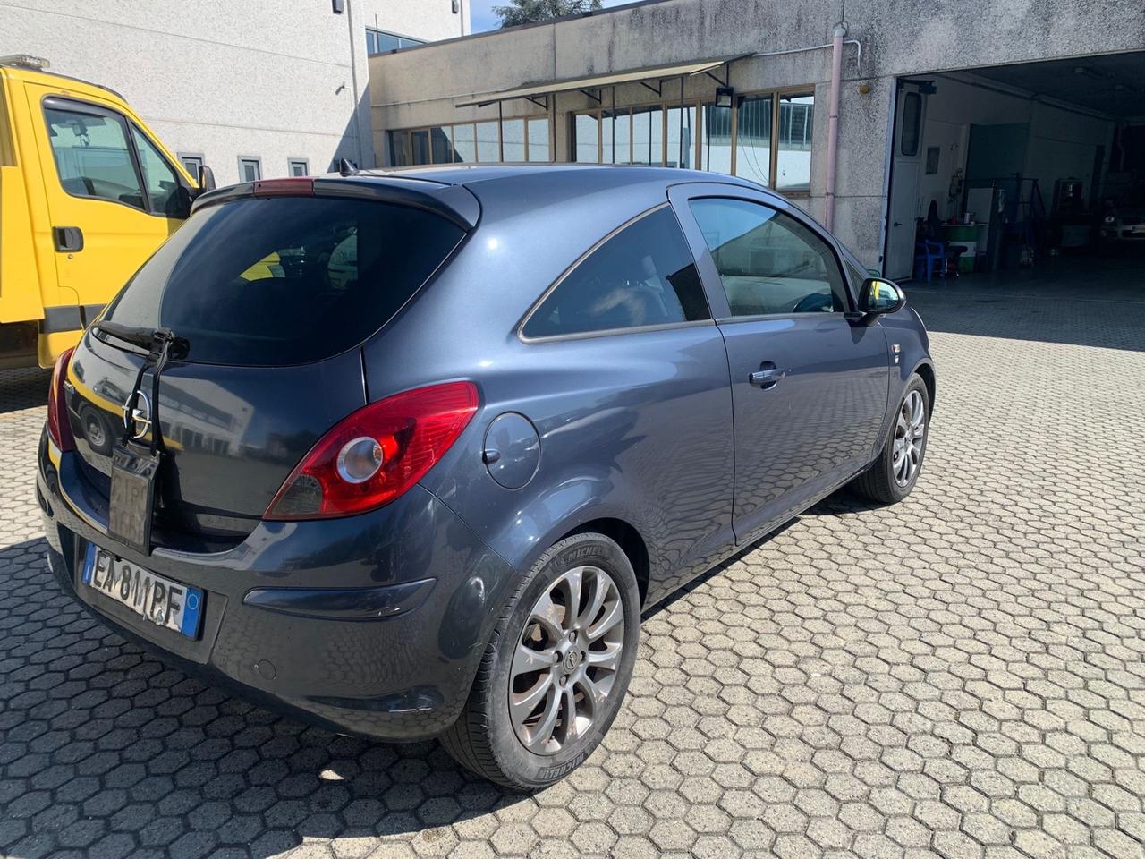 Opel Corsa 1.2 80CV 3 porte GPL-TECH Edition