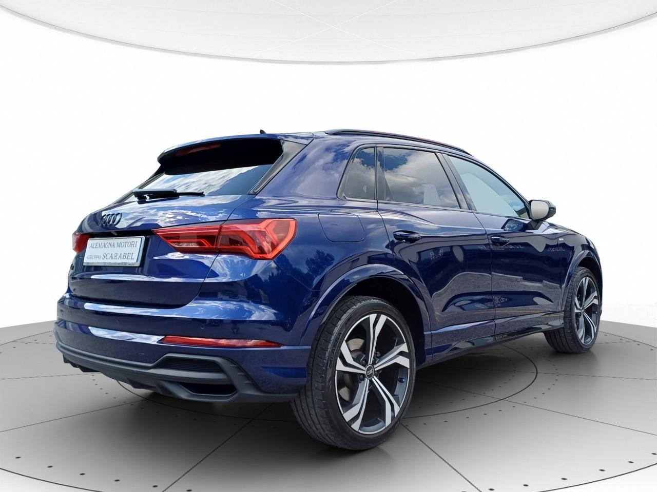 Audi Q3 35 2.0 tdi identity black s-tronic