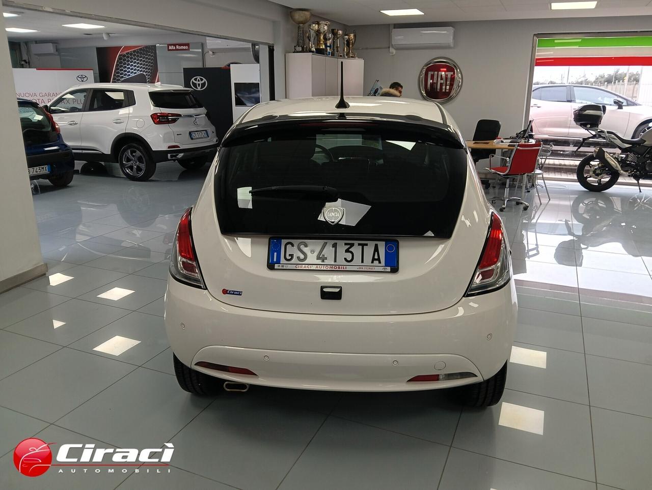 Lancia Ypsilon 1.0 5 p Hybrid Platino