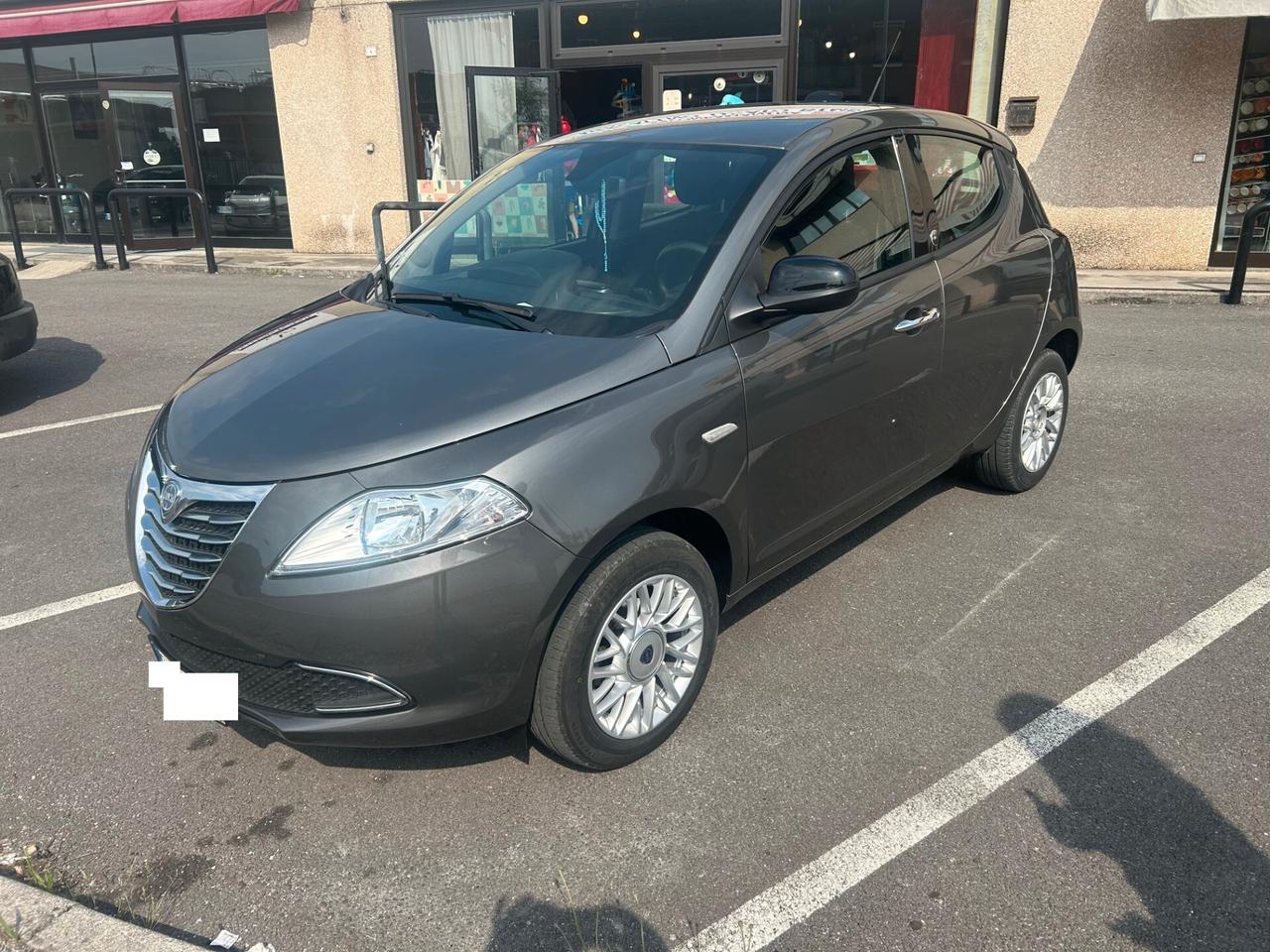 Lancia Ypsilon 0.9 TwinAir 85 CV 5 porte Metano Ecochic Gold