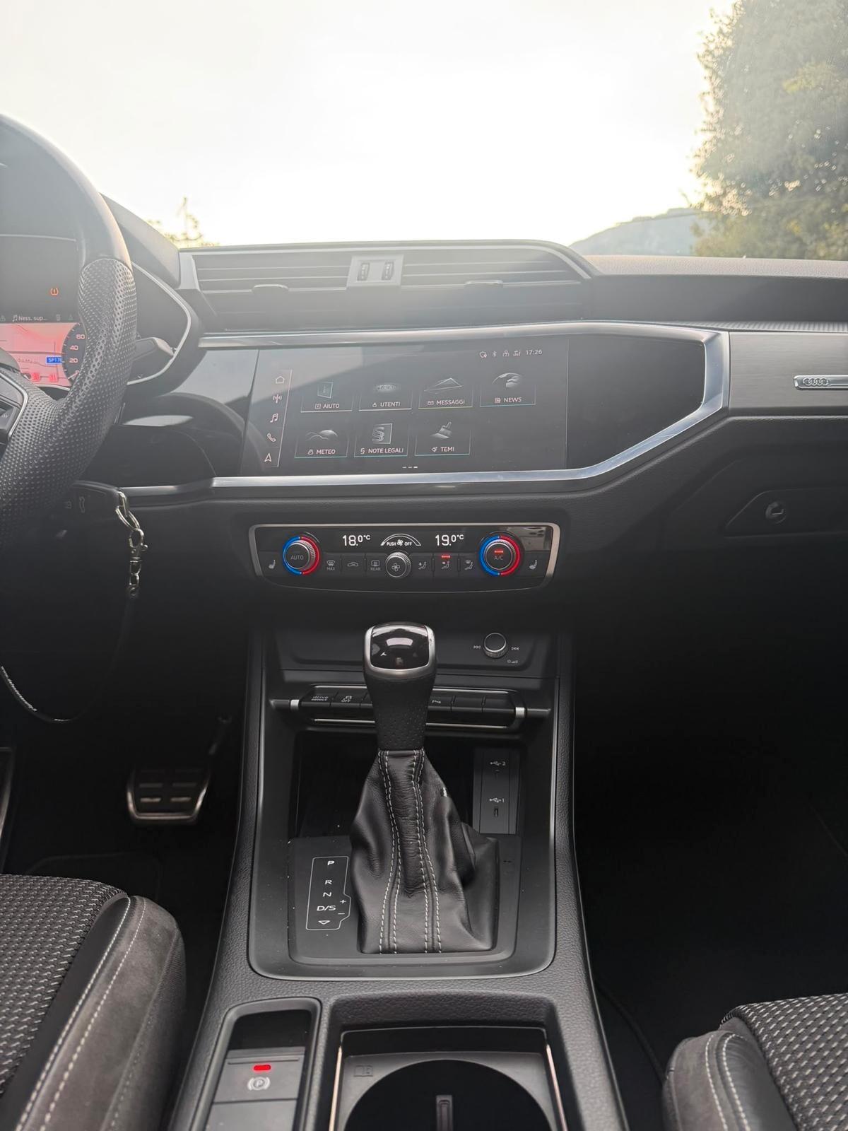 Audi Q3 35 TDI S tronic Identity Black