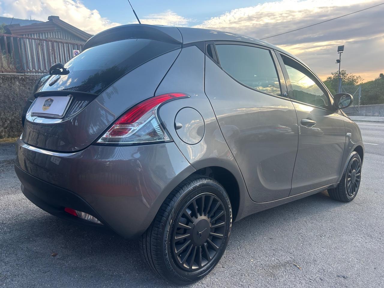 Lancia Ypsilon 1.3 MJT 16V 95 CV 5 porte S&S Elefantino Blu