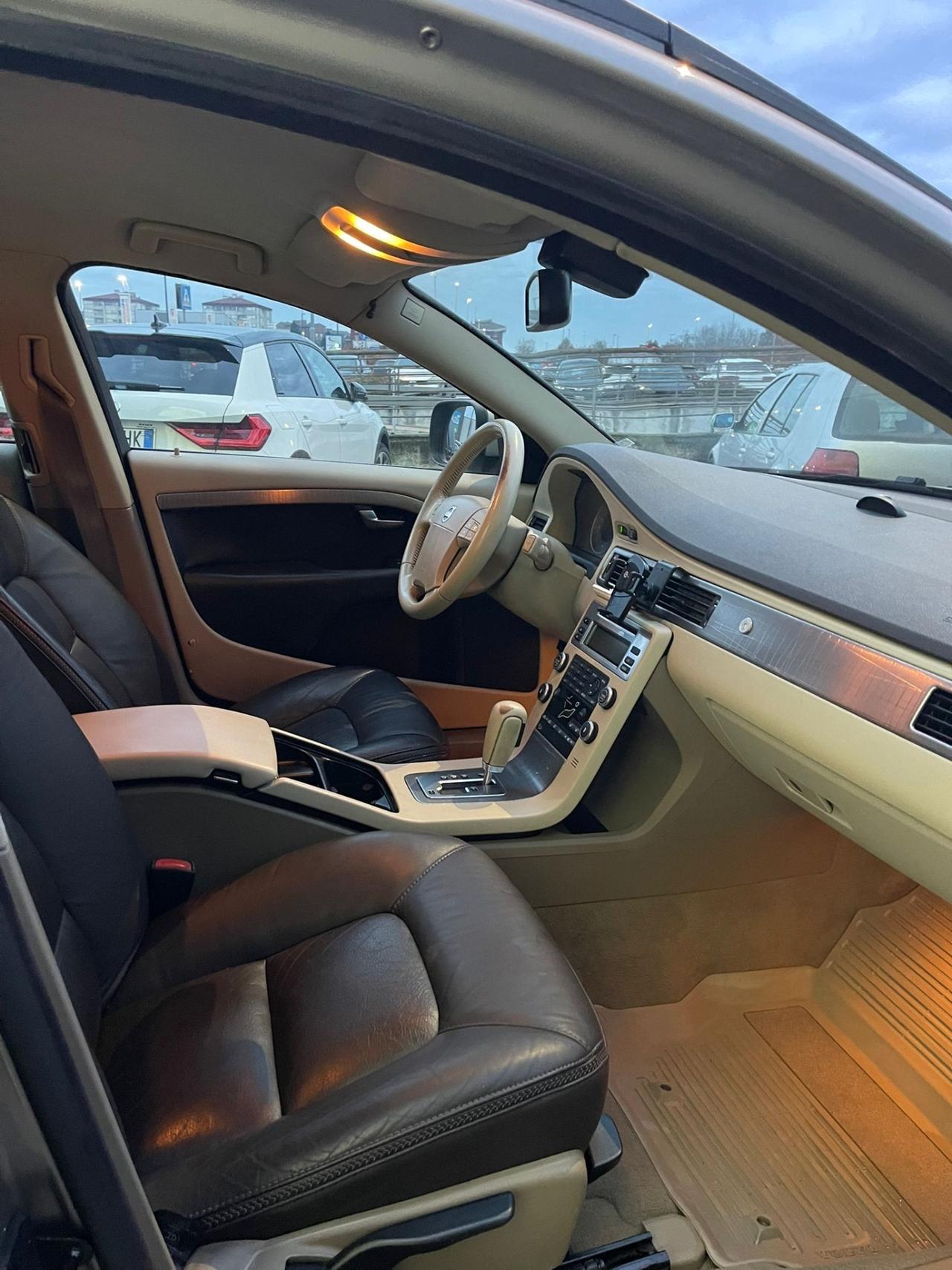 Volvo XC 70 XC70 D5 AWD Summum