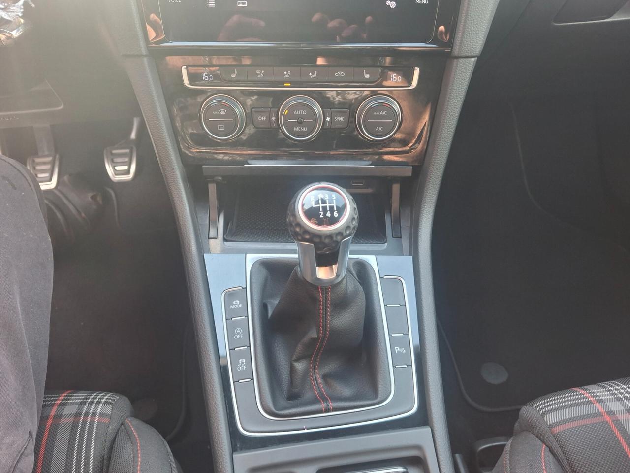 Volkswagen Golf GTI Performance 2.0 245 CV TSI 5p. BMT