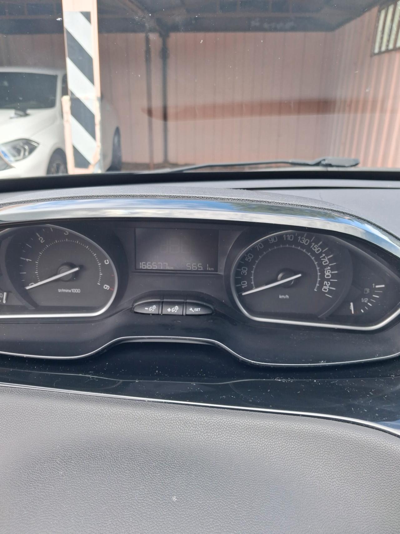 Peugeot 208 BlueHDi 75 5 porte Black Line