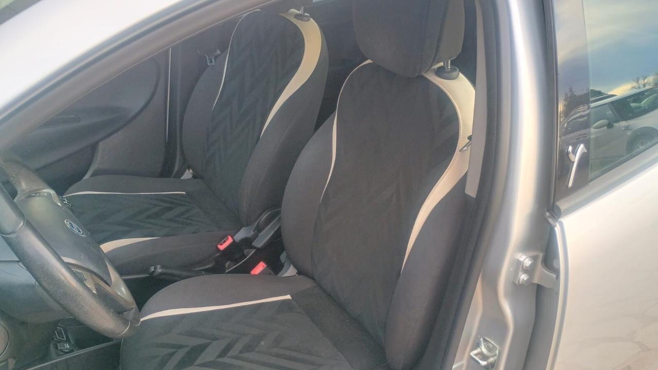 Lancia Ypsilon 1.2 69 CV 5 porte Gold