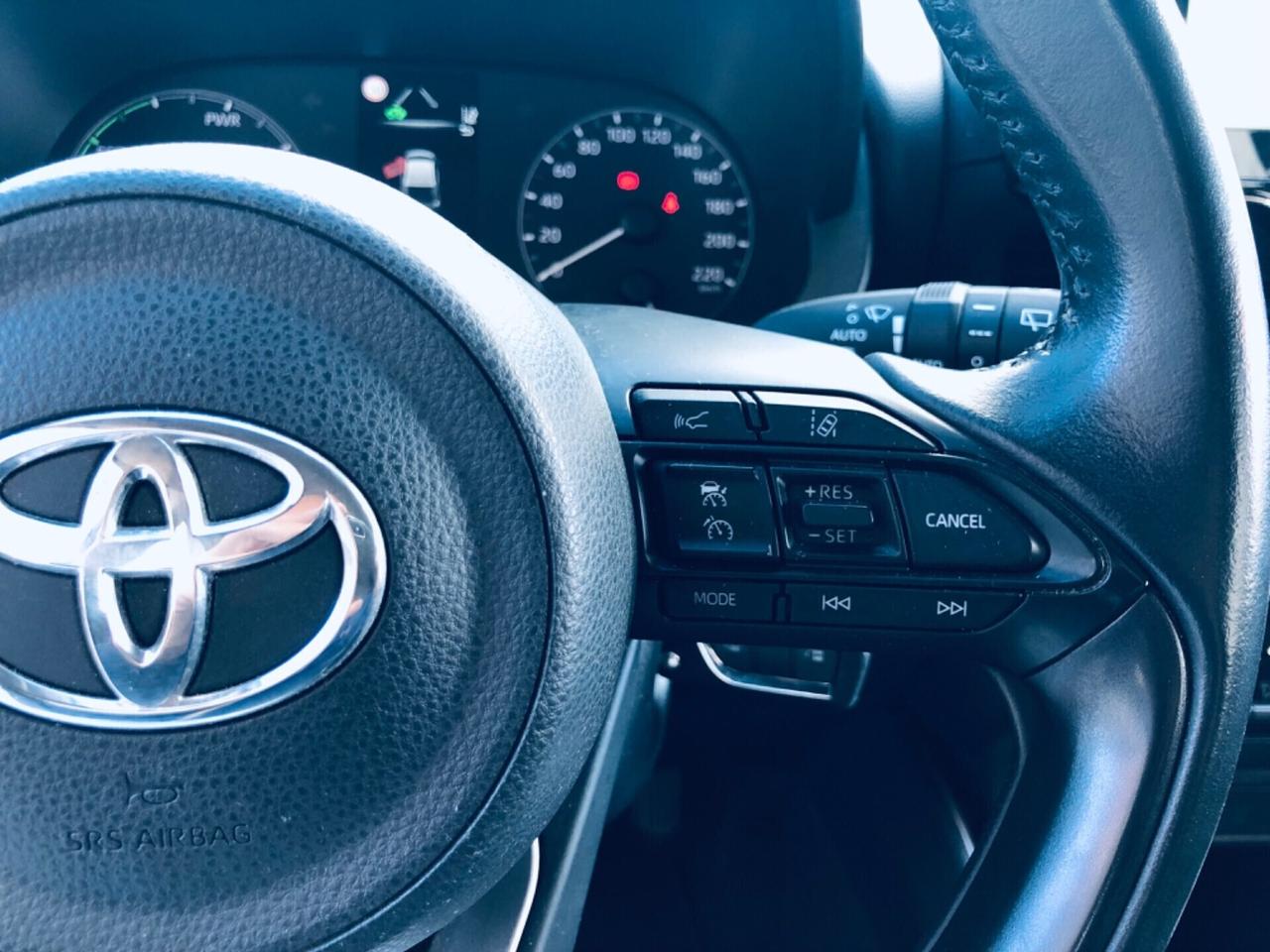 Toyota Yaris 1.5 Hybrid Business TELECAMERA