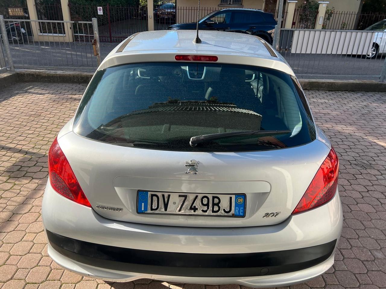 Peugeot 207 1.4 77.000KM OK NEOPATENTATI