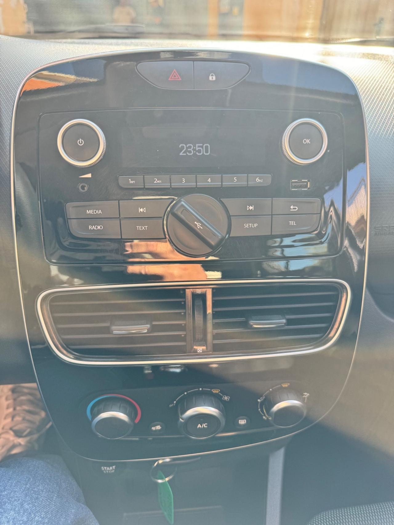 Renault Clio 1.2 75CV 5 porte Zen