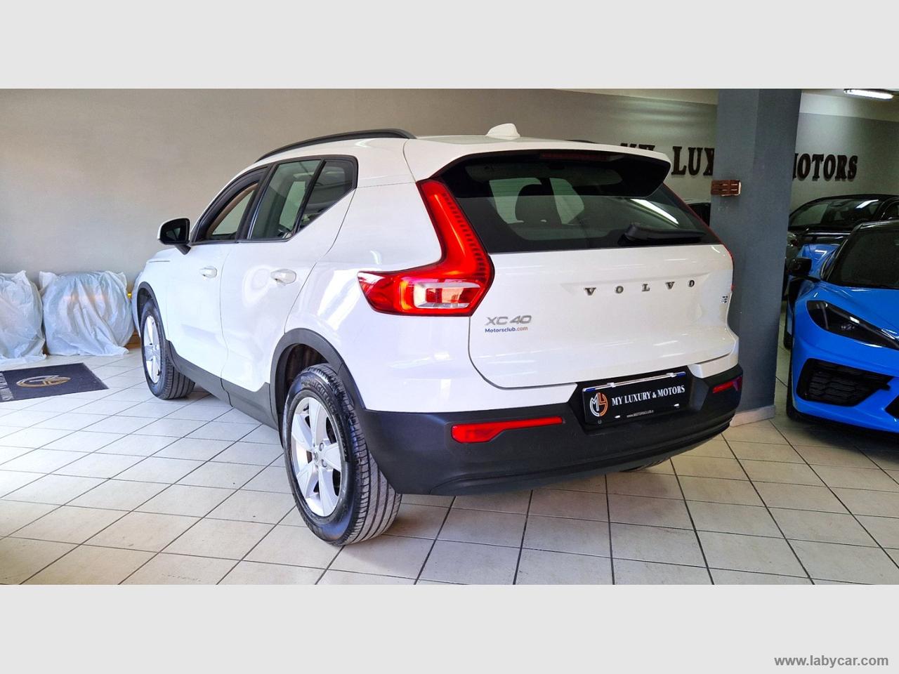 VOLVO XC40 T2 Geartronic Momentum Core CERT*UNIPRO