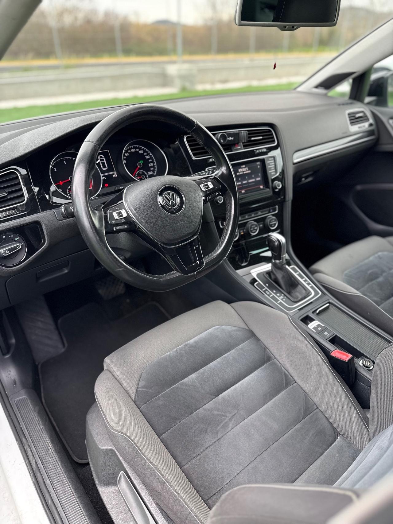 Volkswagen Golf 1.6 TDI 110cv DSG R-LINE ALLESTIMENTO