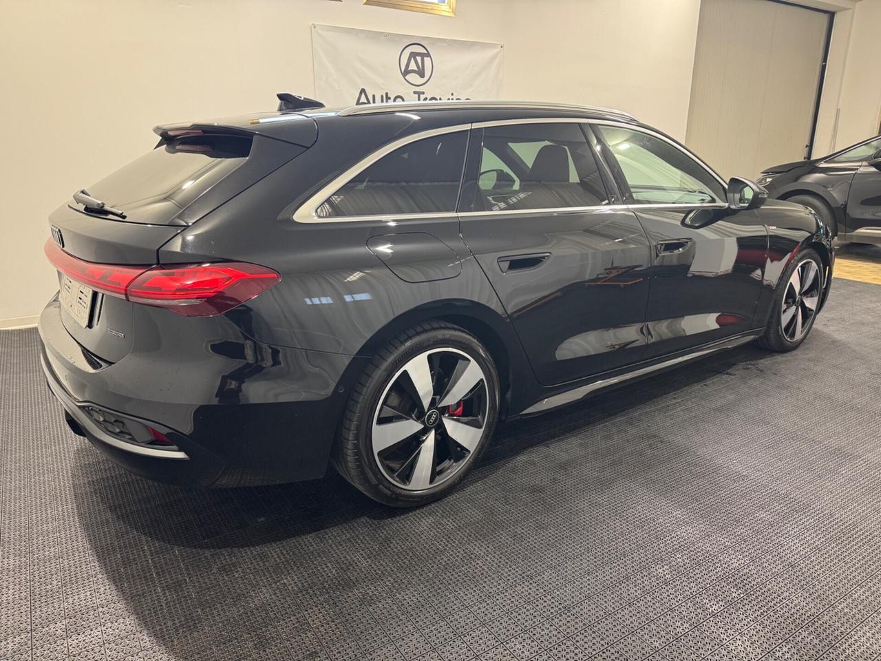 Audi A5 Avant TDI 150 kW mHEV+ S tronic quattro Line edition FULL!!