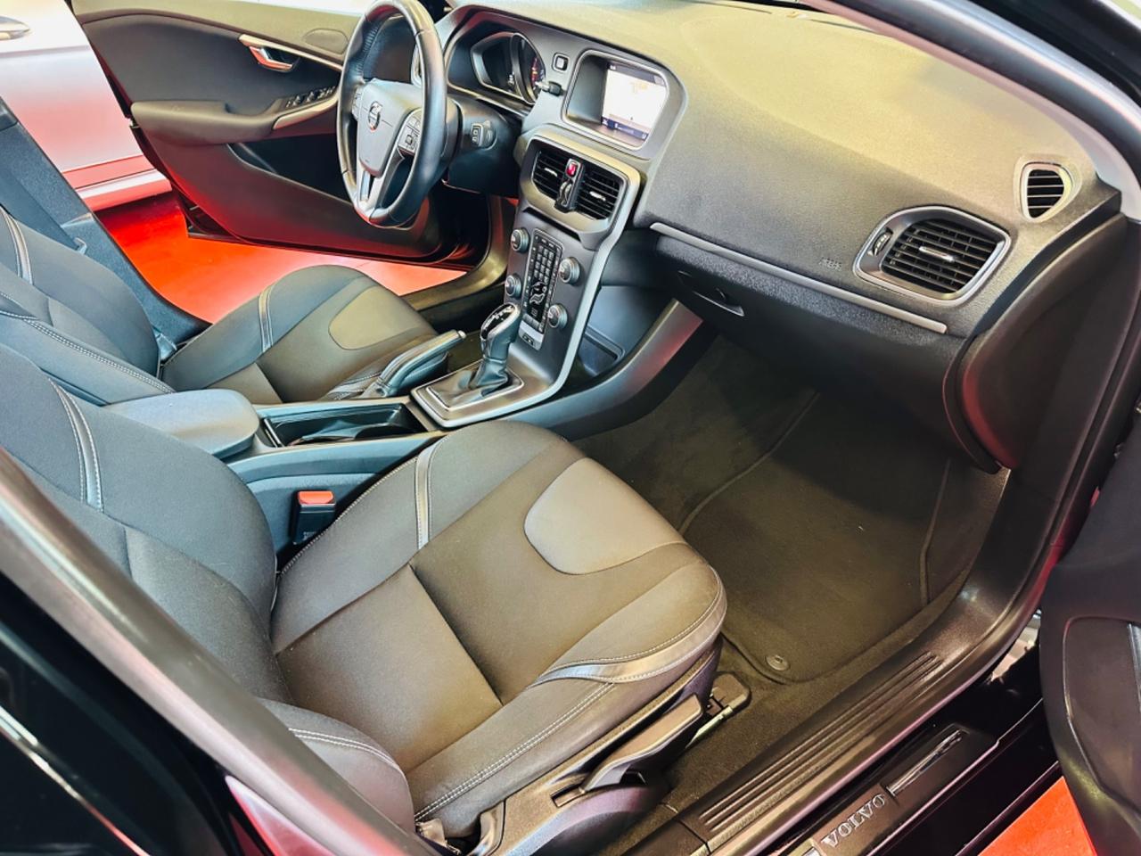 Volvo V40 2.0d 120CV Geartronic R-design