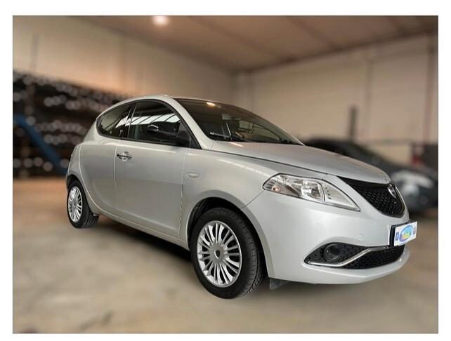 Lancia Ypsilon 1.2 69 CV 5 porte Gold X NEOPATENTATI