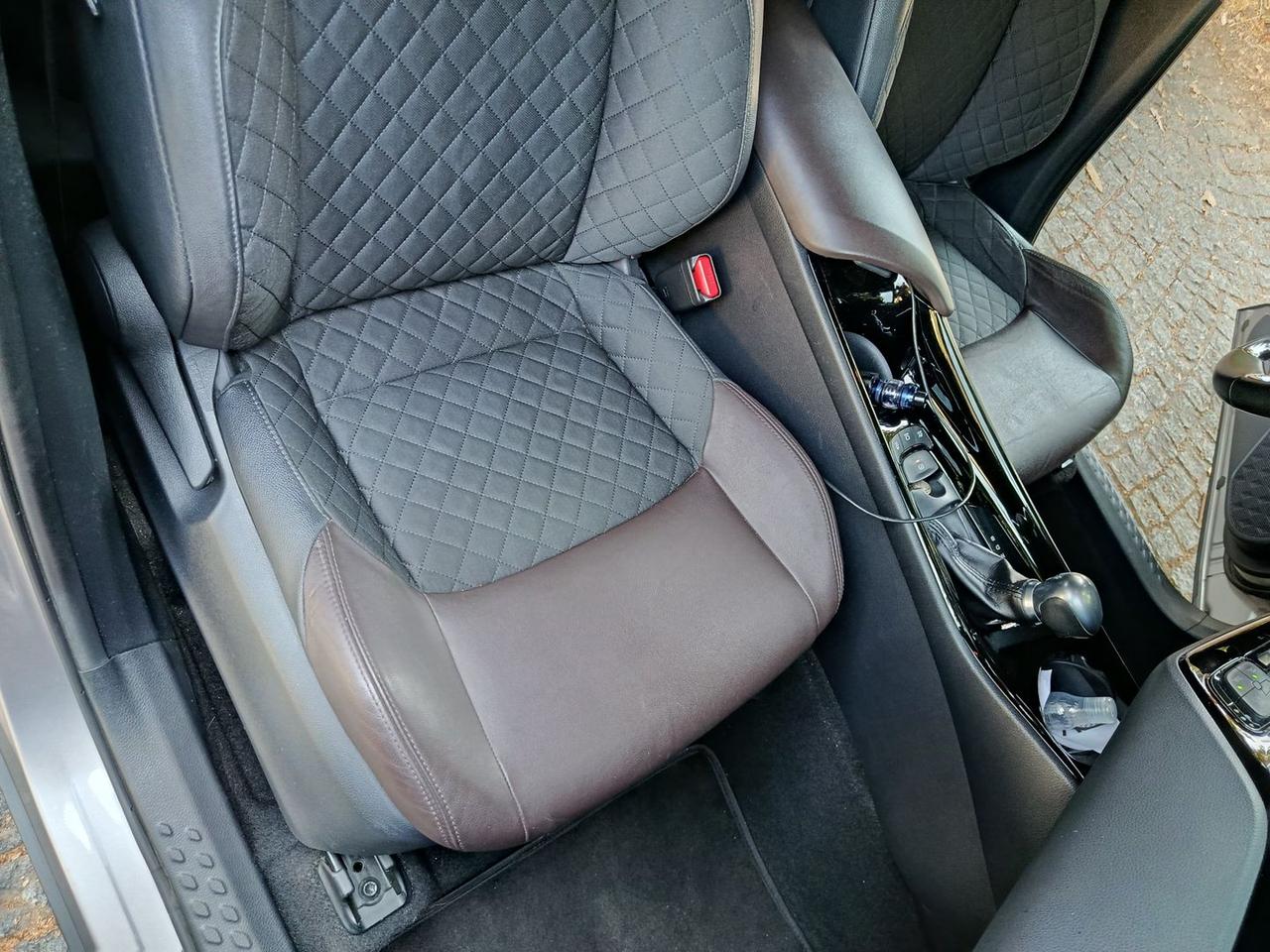 Toyota C-HR Lounge 1.8 HEV #11471
