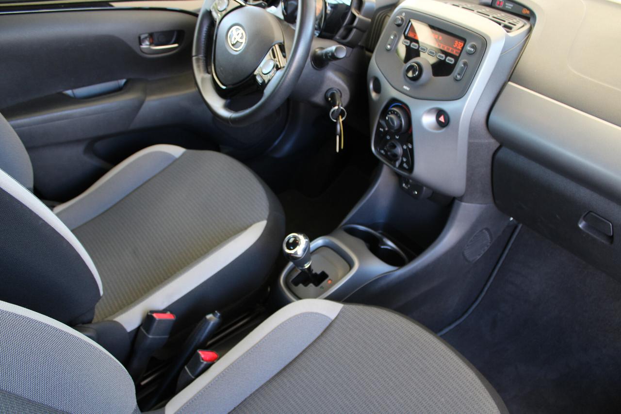 Toyota Aygo Connect 1.0 VVT-i 72 CV 5 porte x-clusiv