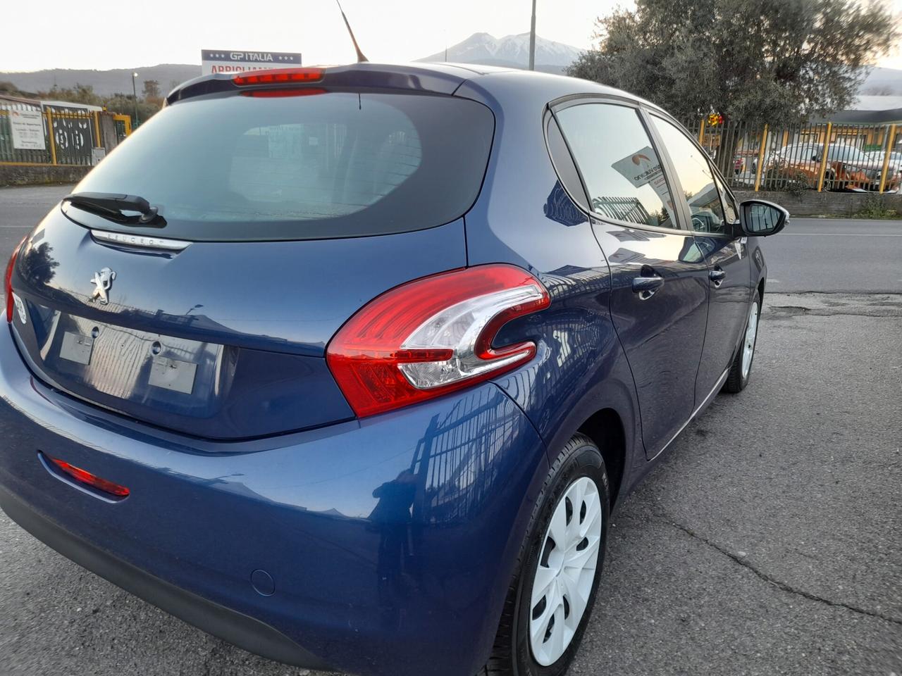 Peugeot 208 1.4 HDi 68 CV 5 porte lika