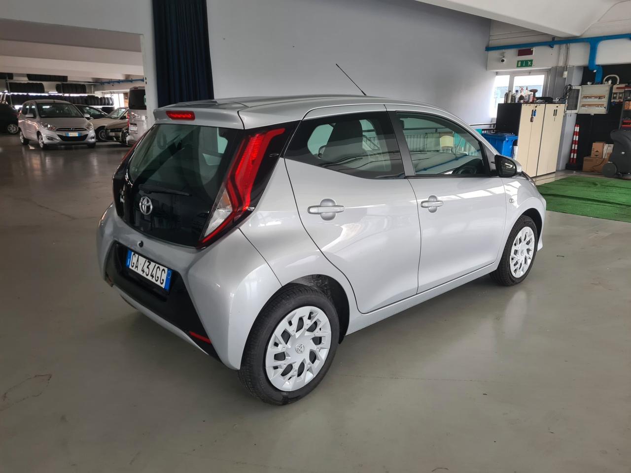 Toyota Aygo Connect 1.0 VVT-i 72 CV 5 porte x-cool