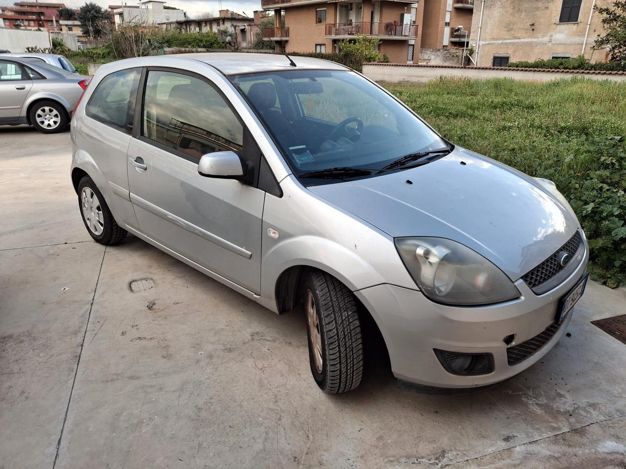 Ford Fiesta 1.4 TDCi 68CV 5 porte Titanium