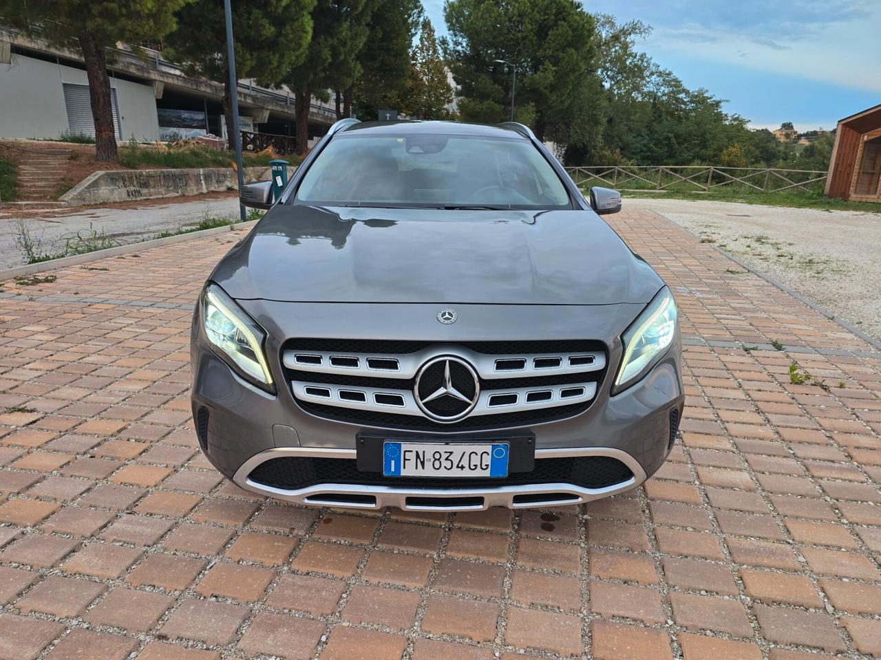 Mercedes-benz GLA 180 d Premium
