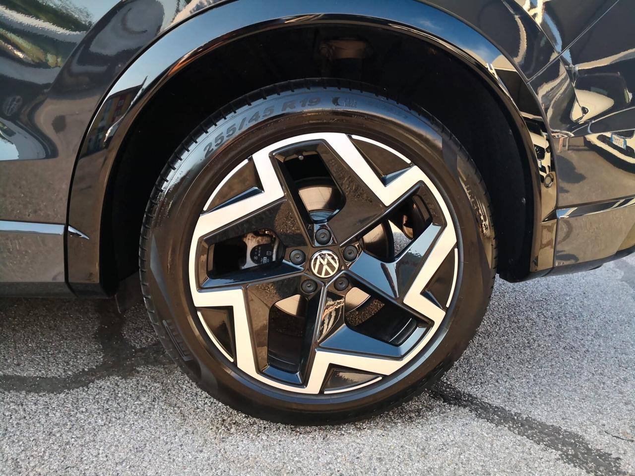 Volkswagen Tiguan 2.0 TDI 150 CV DSG R-Line ***TELECAMERA***SED. MASSAGGIANTI***