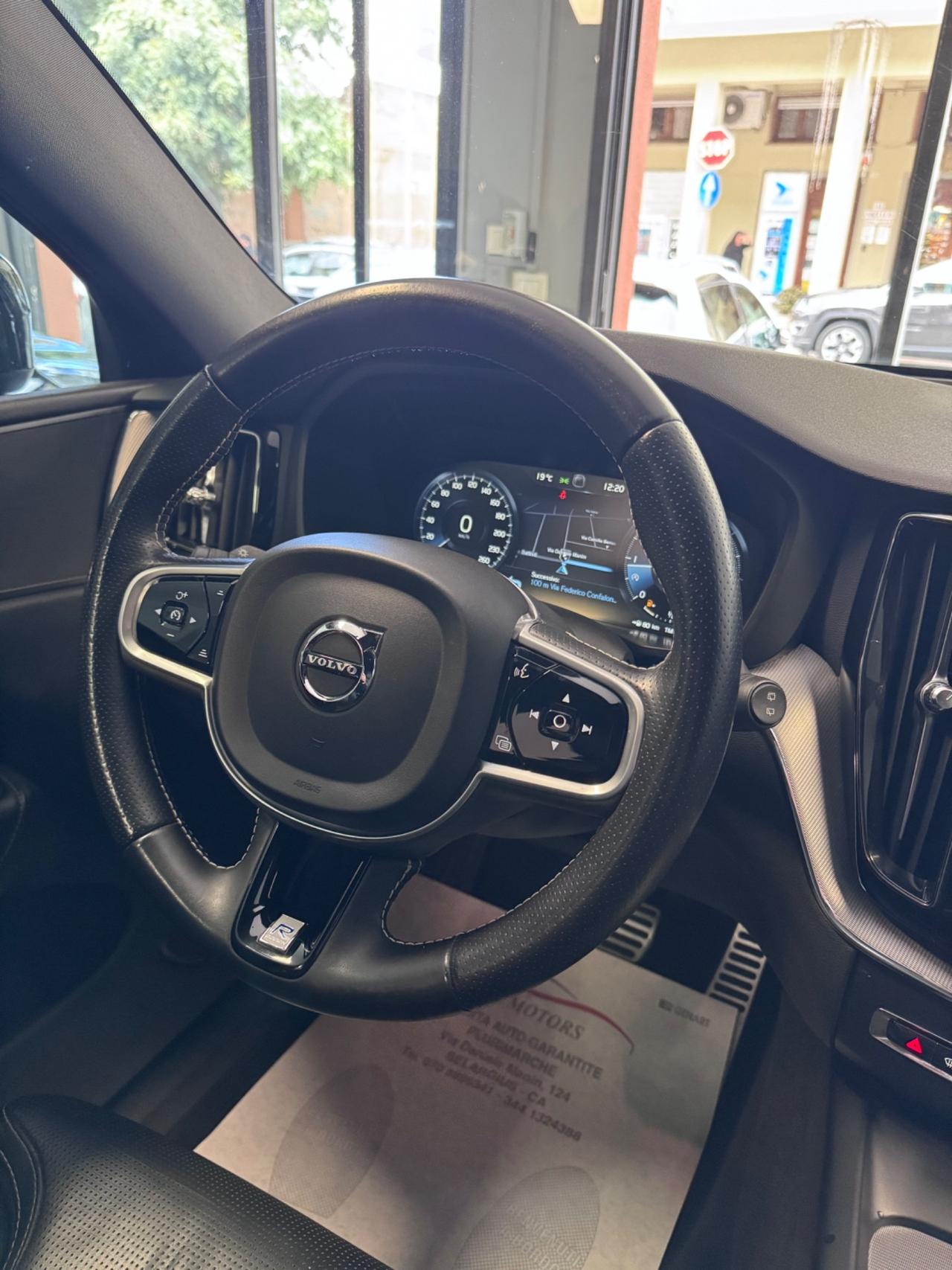 Volvo XC60 2.0 190 D4 AWD R-design IVA esposta