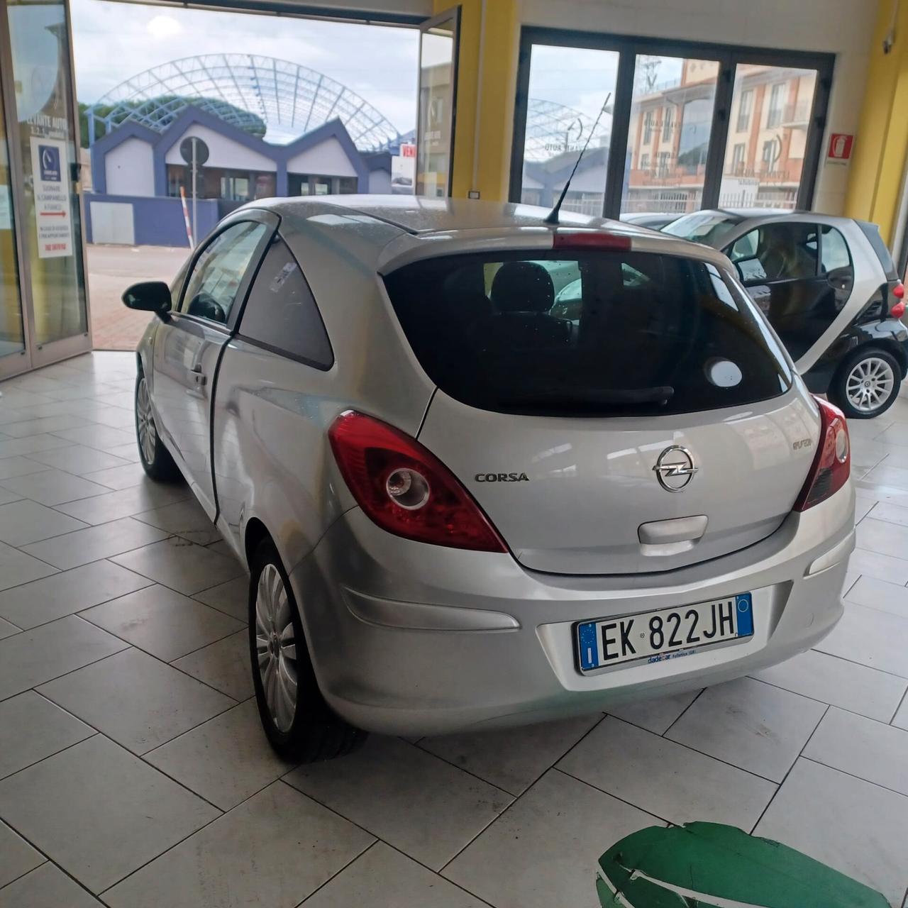 NEOPATENTATI BENZINA/GPL CORSA 1.2