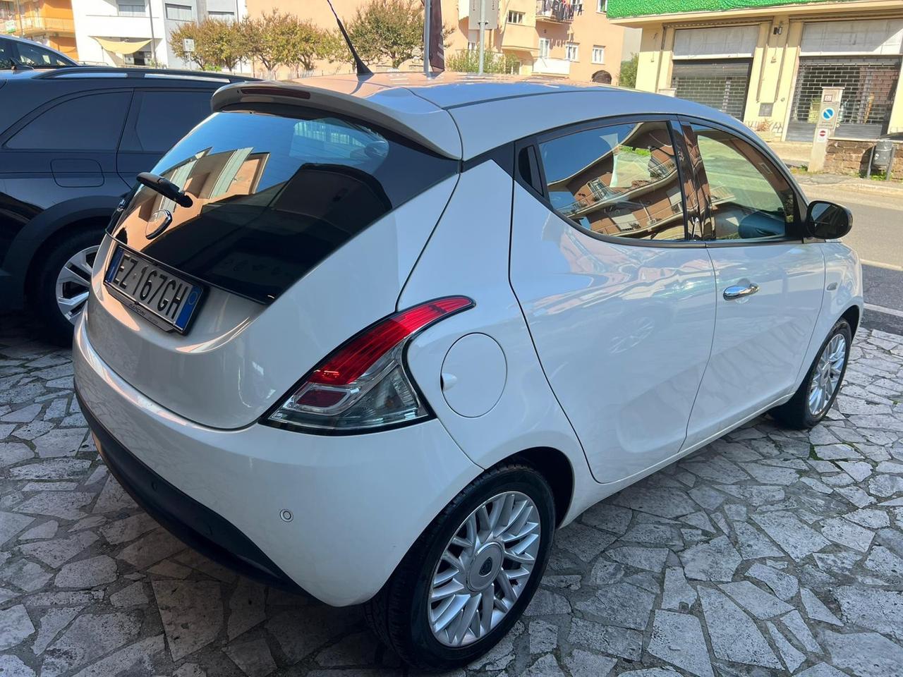 Lancia Ypsilon 1.2 69 CV 5 porte Gold * DISTRIBUZIONE FATTA * * GOMME NUOVE *